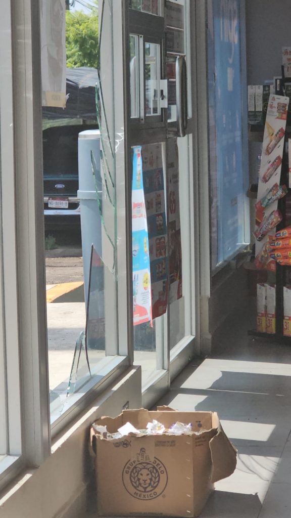 Delincuentes cristalean Oxxo y roban mercancía, en Arboledas Valladolid 3 818470be aeec 4bb1 82f8 11a1b906a923 1