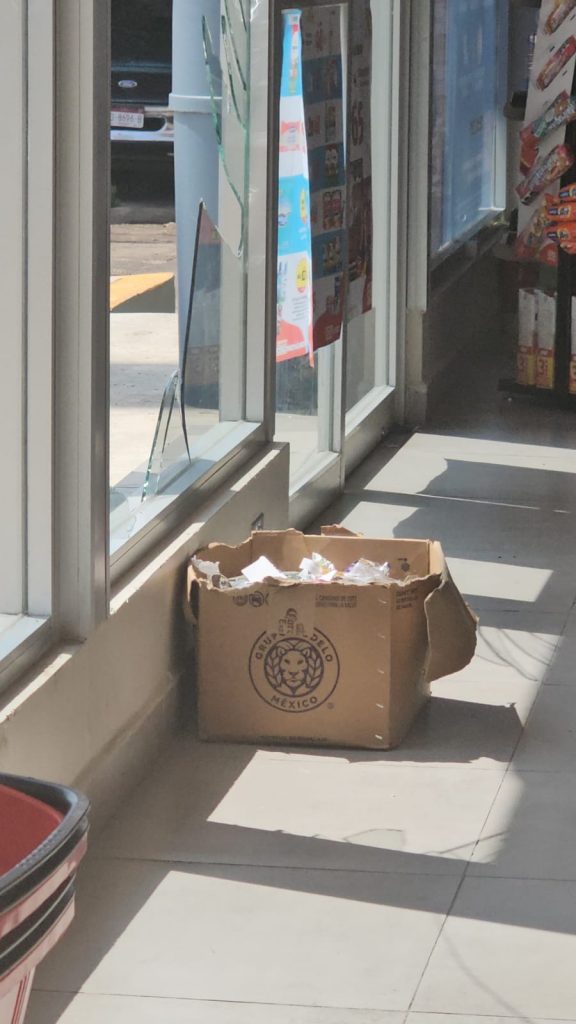 Delincuentes cristalean Oxxo y roban mercancía, en Arboledas Valladolid 2 be0cffda 74dc 4157 992c 1d4b7e2a7420 1