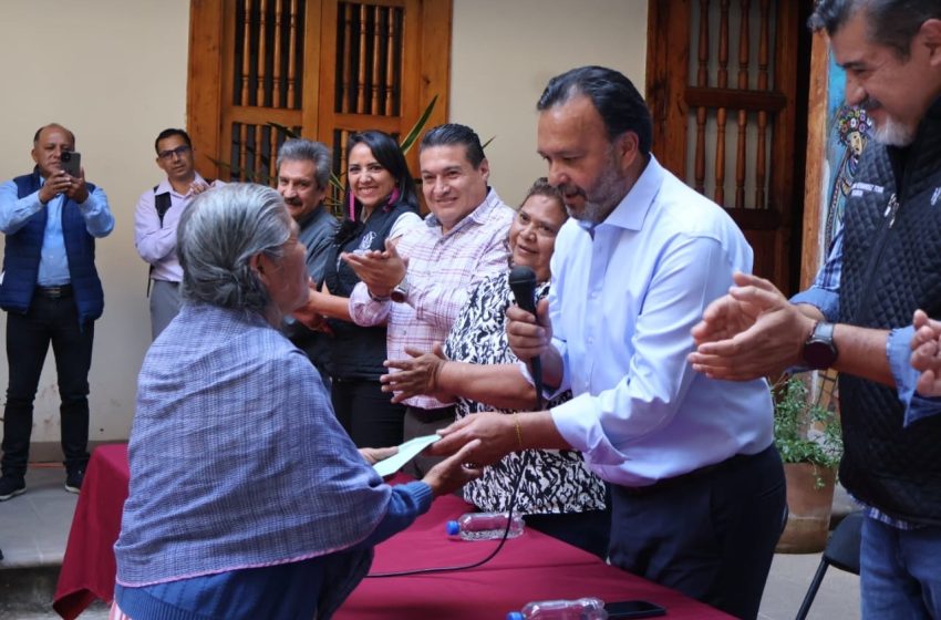 Julio Arreola fortalece los lazos familiares en Pátzcuaro con la entrega de visas Peces Blancos