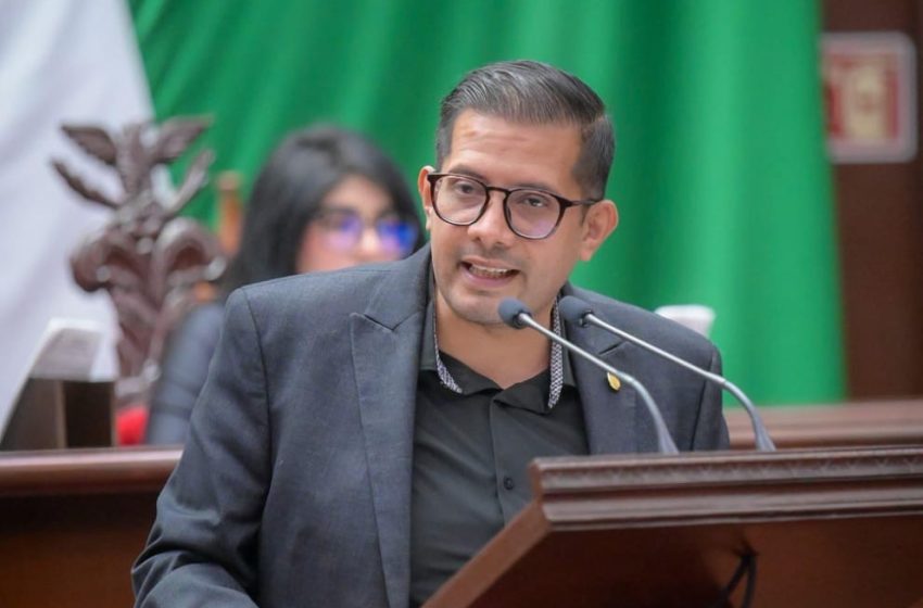 Pide Paz Torres mejores condiciones laborales para policías municipales de Michoacán