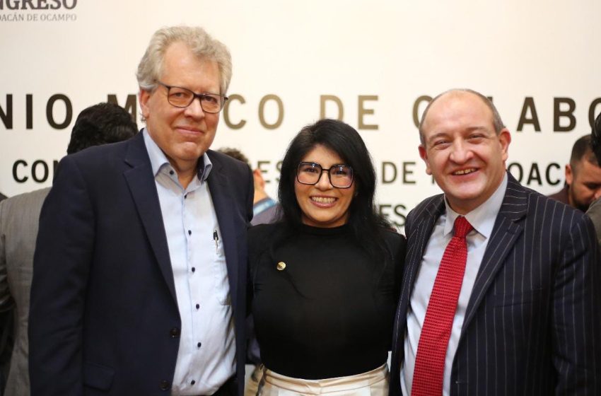 Celebra Vanhe Caratachea convenio para fortalecer la protección de la niñez y adolescencia