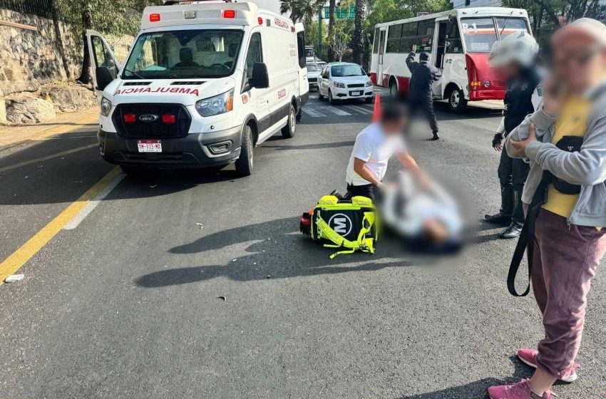 Peatona es atropellada por auto frente a Casa Michoacán