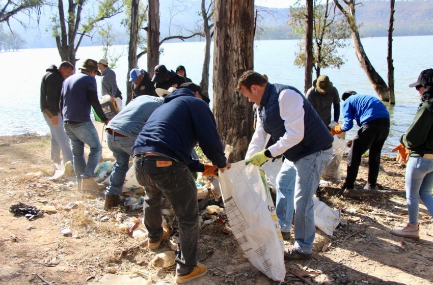 Más de 4 toneladas recolectadas, en Primera Jornada de Limpieza de la Presa de Cointzio