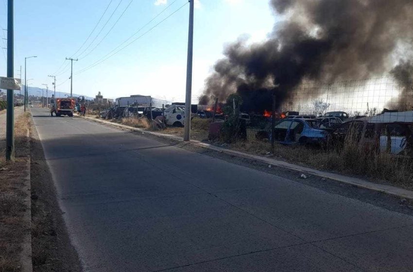 Se registra incendio de un Yonke al norte de Morelia
