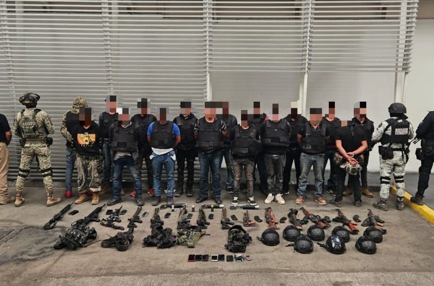  Duro golpe al crimen en Zinapécuaro: 17 detenidos y 14 armas largas aseguradas: SSP
