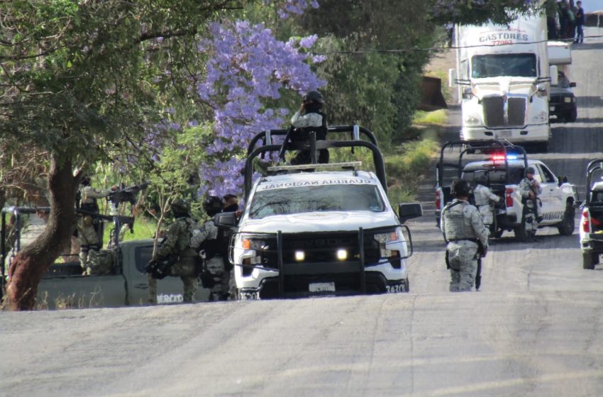Criminales se enfrentan contra soldados en Tangamandapio; hay un agresor abatido