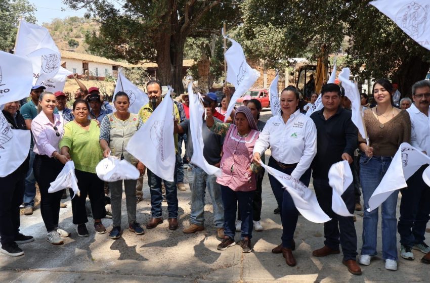 Julio Arreola da inicio a obra de agua potable en la Ex Hacienda de Charahuén