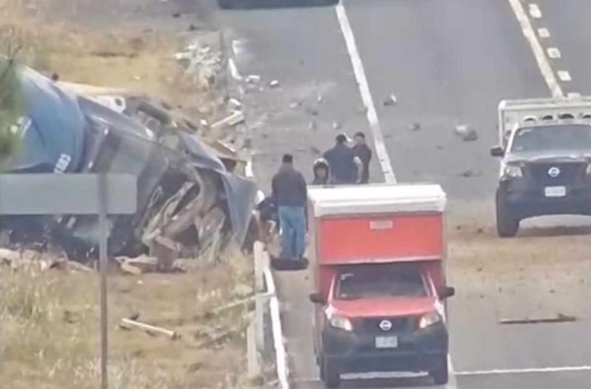 Vuelca tráiler en la autopista Pátzcuaro-Cuitzeo