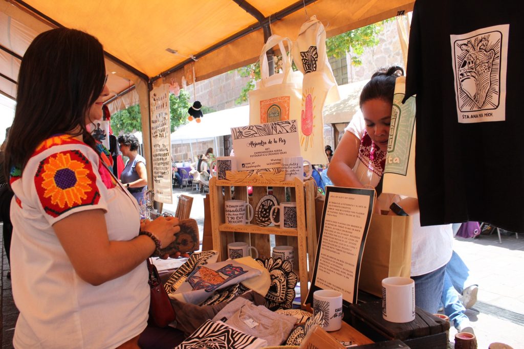 Gran éxito del Bazar 'Todas Brillamos' y Exposición Artística 'Sor Juana Inés', impulsadas por Semmujeris 10 img 8354 1