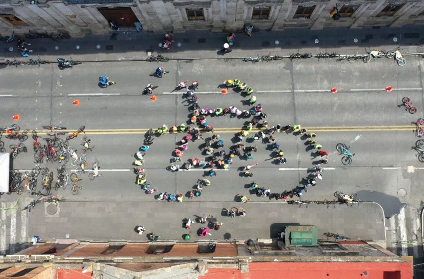  Morelia celebra el Día Mundial de la Bicicleta con Bici Monumental Humana