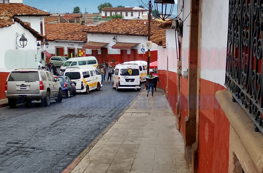 Crónica| “Queremos a Ricardo con vida”: Taxistas bloquean Pátzcuaro por desaparición de compañero