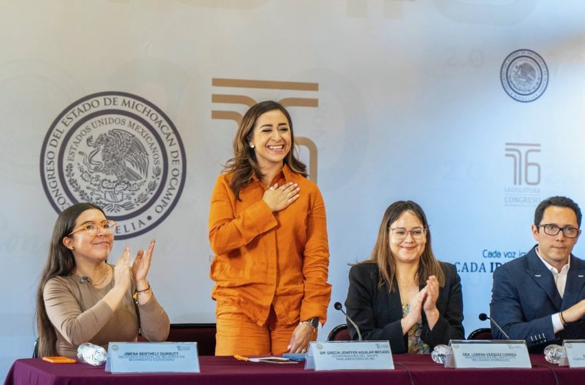 Grecia Jennifer Aguilar reconoce la entrega y compromiso de las y los paramédicos en su día